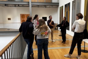 Visite de l'exposition "Sans contrefaçon — Anatomie d'un vêtement" en Langue des Signes Française