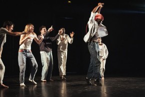 UNE NUIT À ELLES