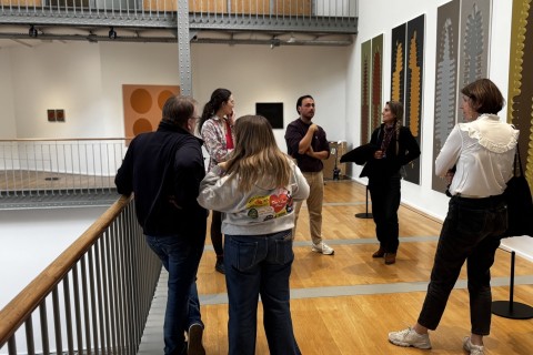 Visite de l'exposition "Sans contrefaçon — Anatomie d'un vêtement" en Langue des Signes Française
